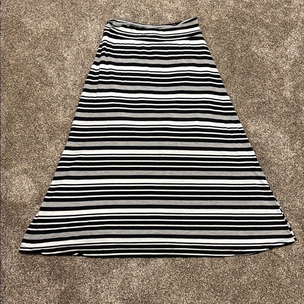 Amy's Closet Black and White Striped Skirt
